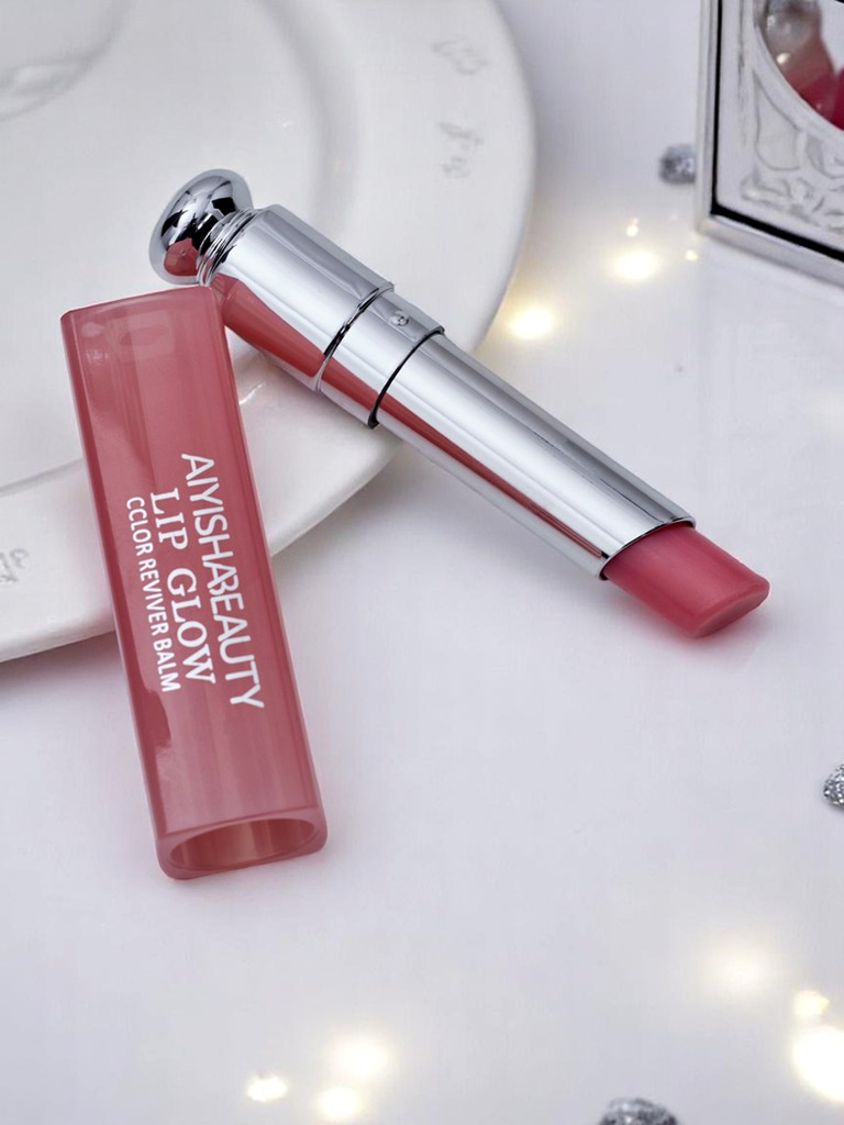 Хидратиращо червило-балсам в цвят Raspberry Pink