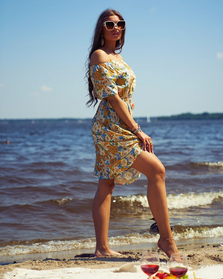 Royalfashion Дамска мини рокля с флорални мотиви a'la hiszpanka в бежово