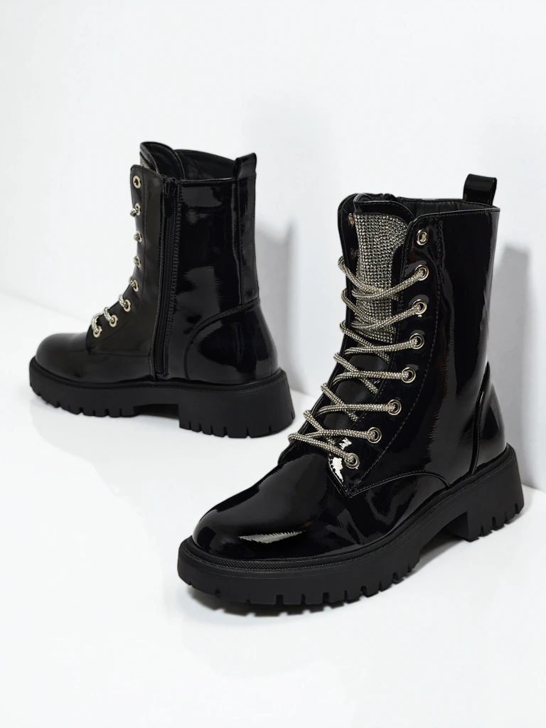 Лакирани дамски боти с връзки Fjorra