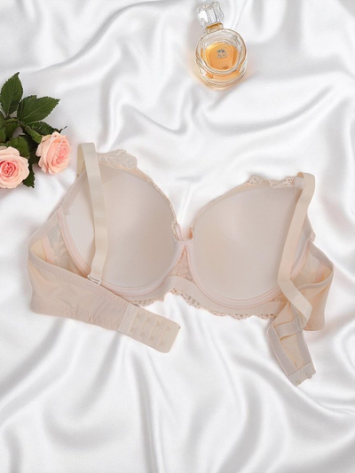 Royalfashion Дамски подплънчен сутиен с дантела Delicate Grace