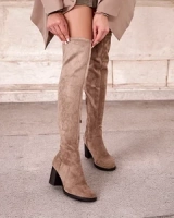 светлокафяв || кафяв