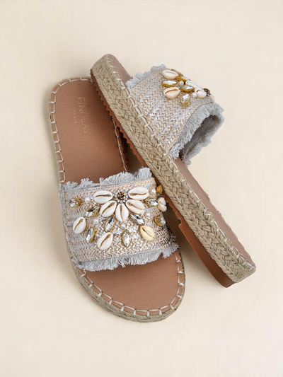 Дамски сандали Perseida Royalfashion сребристи с мидички на плоска подметка