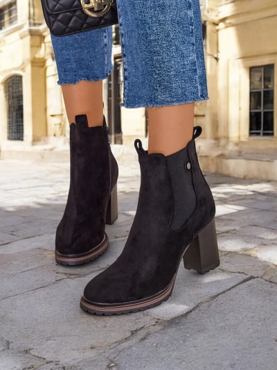 Женски еко-велурени глезенови боти на марката Royalfashion на стълбата Idilla