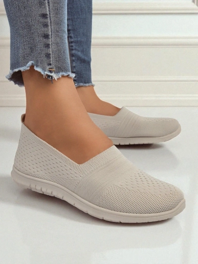 Бежови дамски slip-on обувки Callista – леки обувки от плат на равна подметка