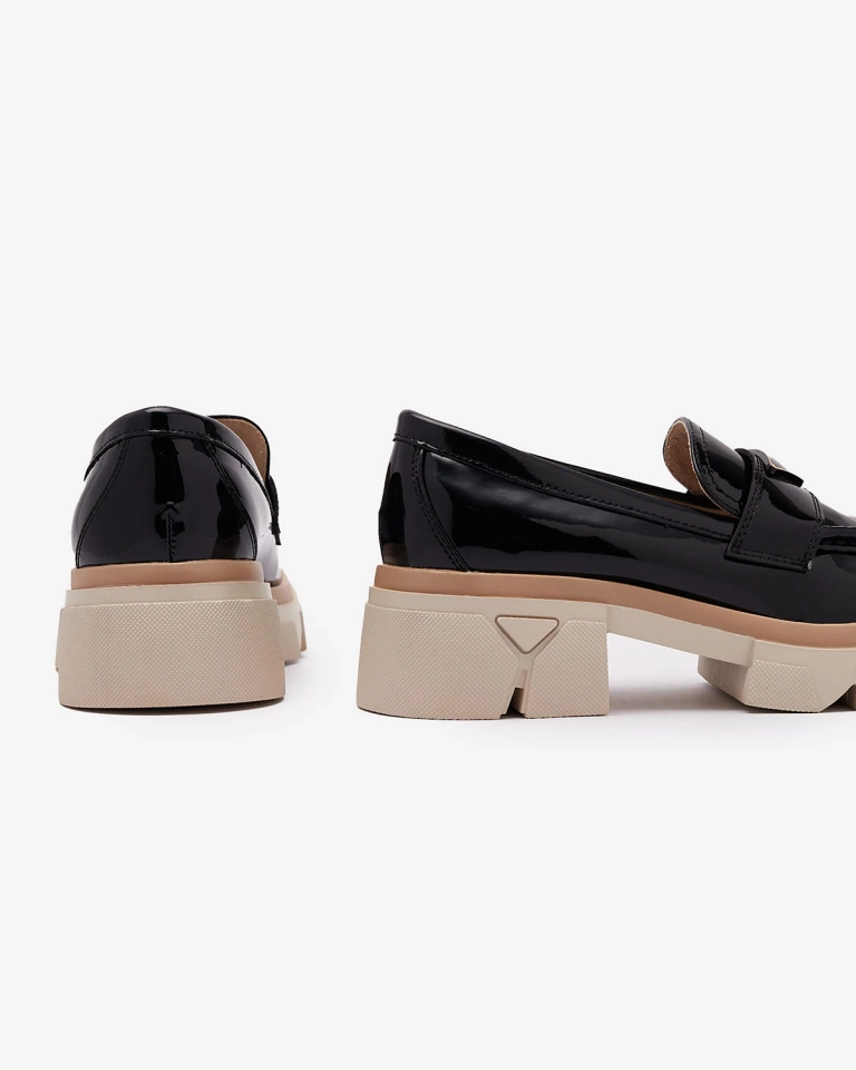 Лакирани черни дамски мокасини с декорация Sarix - Обувки