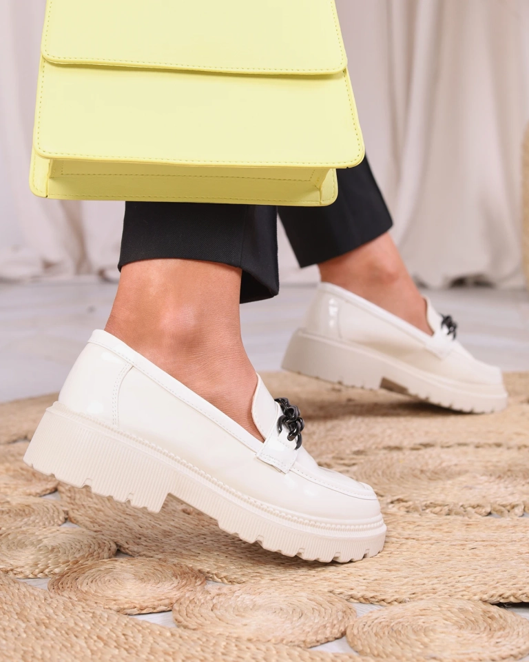 Дамски лакирани мокасини в кремав цвят Adolos- Footwear