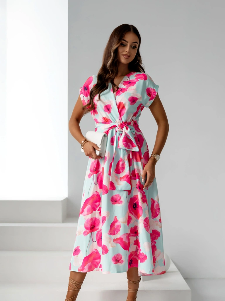 Рокля миди за жени с къси ръкави и памучен деколте с пролетни цветя