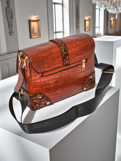 Дамска чанта Callista Milano от екологична лакирана кожа, кафява