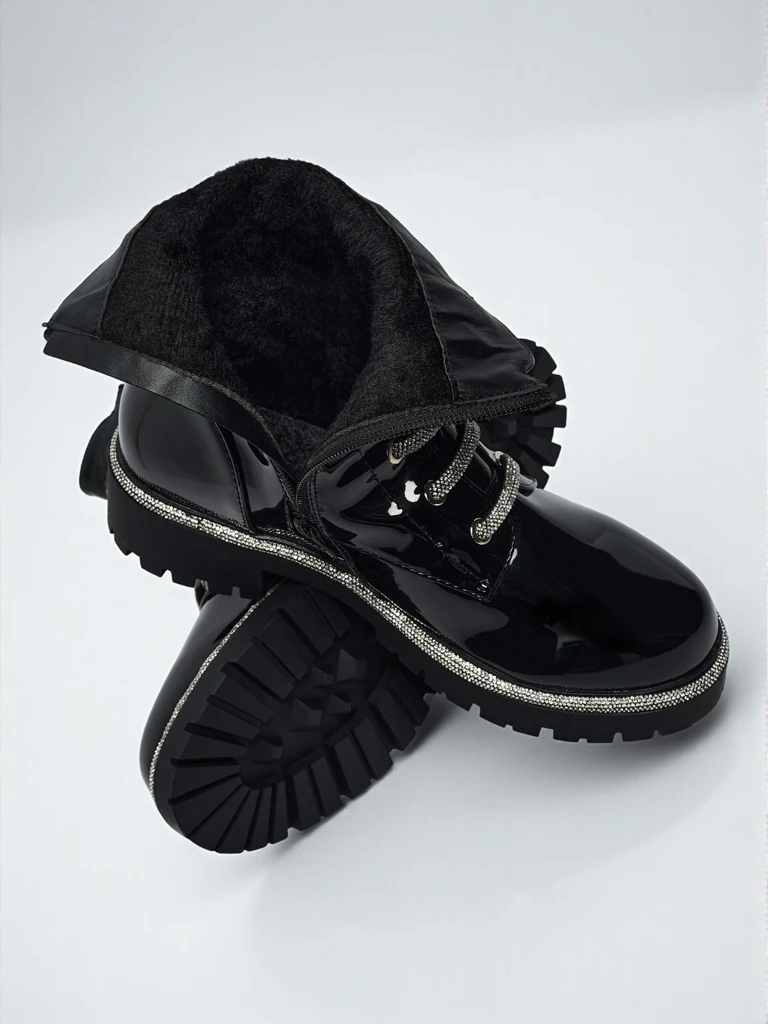 Лакирани дамски боти с връзки Fjorra