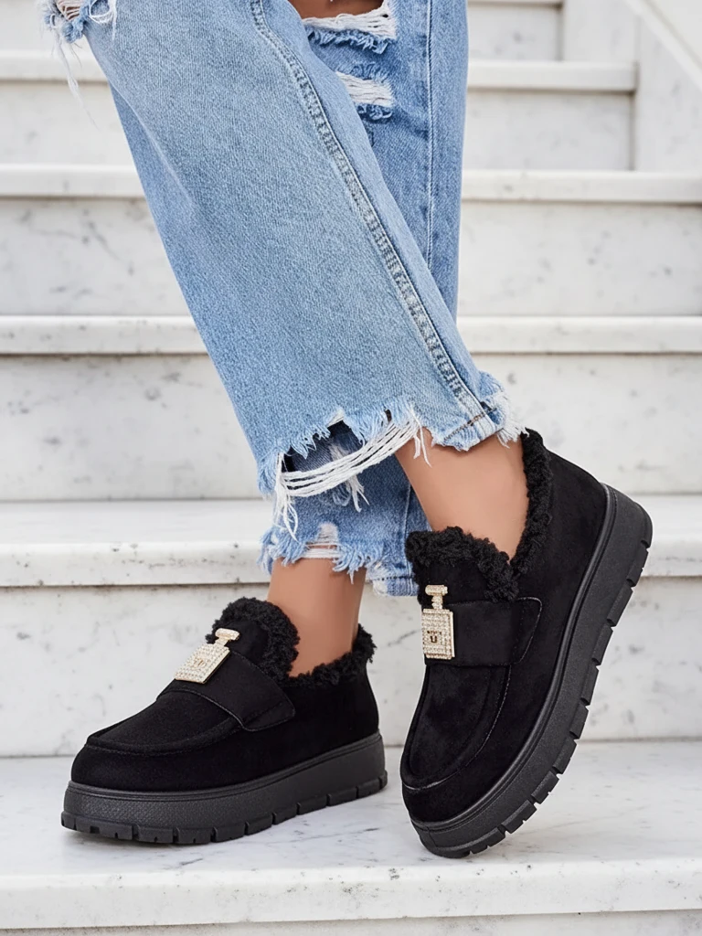 Черни обувки Kalliope с платформа и пух