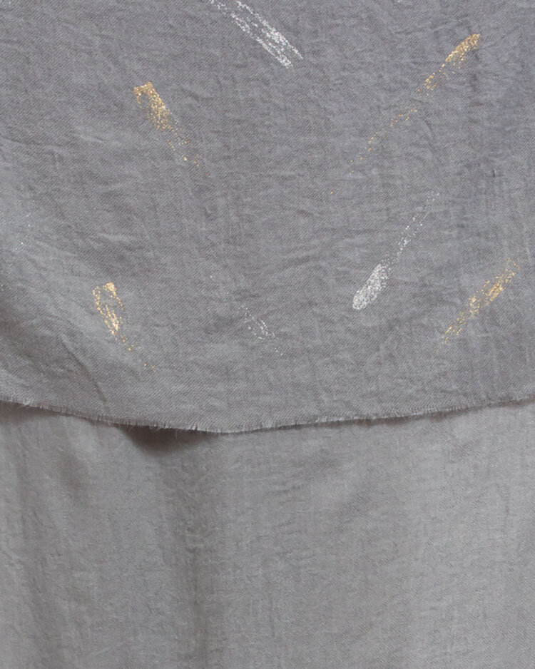 Royalfashion Сив дамски тънък шал с брокат