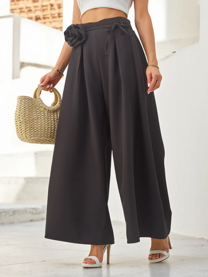 Royalfashion Елегантни широки дамски панталони с декоративно цвете на колана