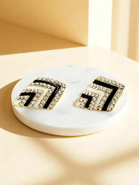 Royalfashion Дамски обеци с щипка с кубичен цирконий