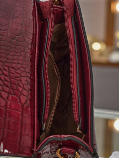 Лакирана малка дамска чанта от еко кожа Veluna