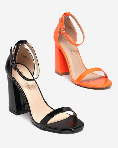 Czarne damskie sandały na słupku Whopso- Obuwie