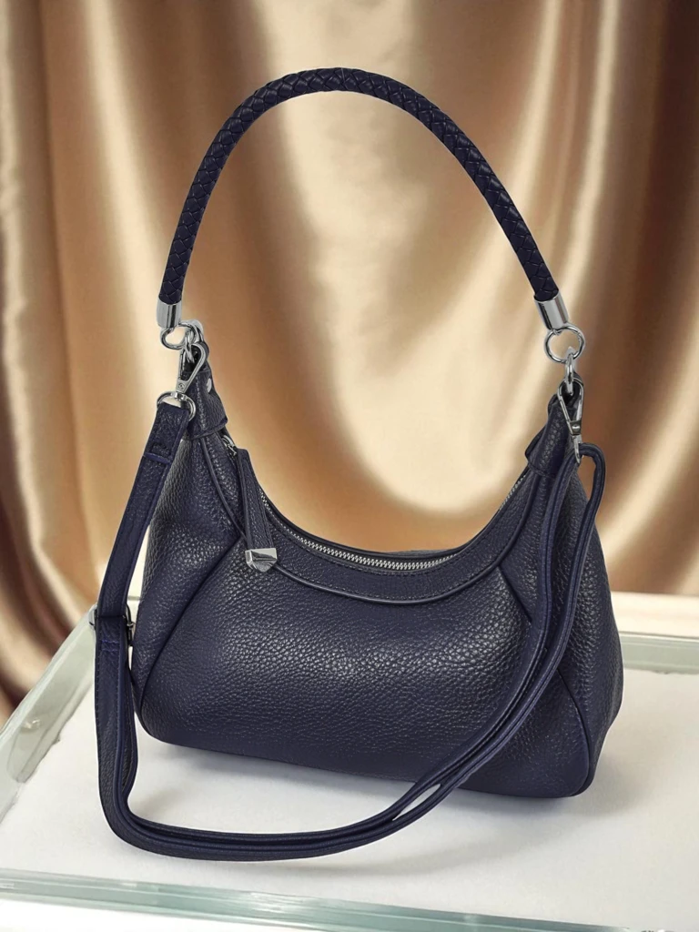 Royalfashion Малка дамска чанта от еко кожа с декоративна каишка Lacquea