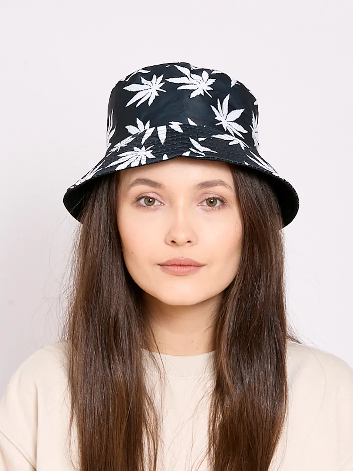 Royalfashion Дамска шапка с козирка и принт