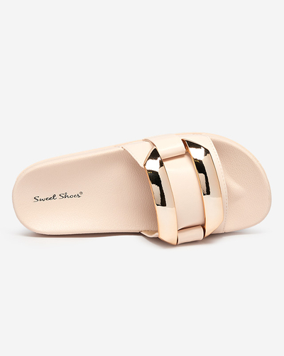 Beżowe damskie klapki ze złotą ozdobą Serina - Obuwie