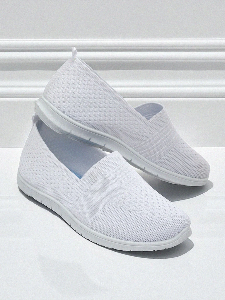 Бели дамски балерини Ariadne от дишаща материя на равна подметка