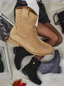 светлокафяв