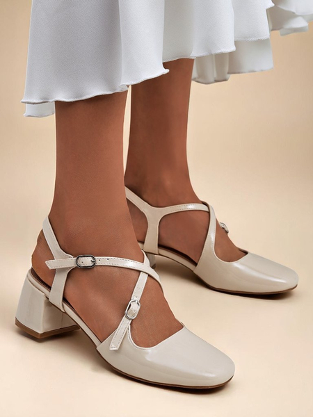 Royalfashion Дамски обувки на нисък ток с декоративни каишки Lollita