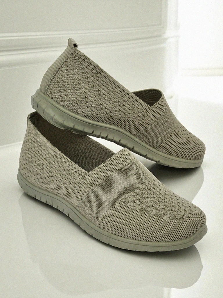 Дамски мокасини Gaia Verde – удобни зелени обувки от плат на равна подметка