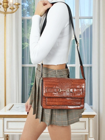 Лакирана малка дамска чанта от еко кожа Lunisse