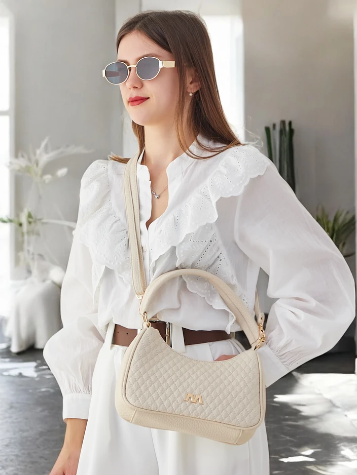 Royalfashion Елегантна малка дамска чанта с капак, изработена от еко-кожа