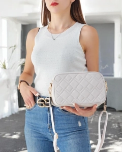 Светло бежово || бежов