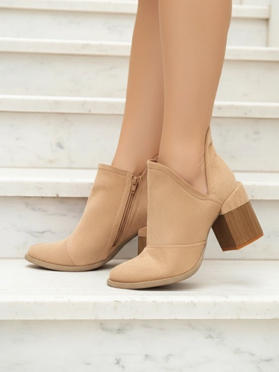 Jasnobrązowe damskie botki z wycięciami Plinara - Obuwie