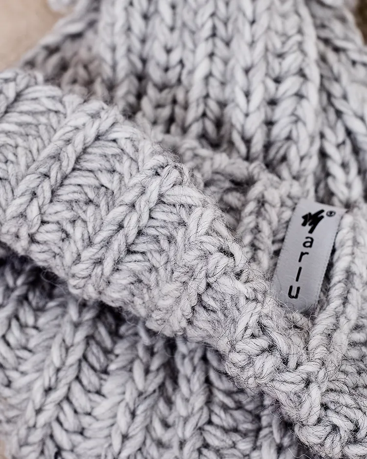 Дамска плетена шапка с помпон Royalfashion