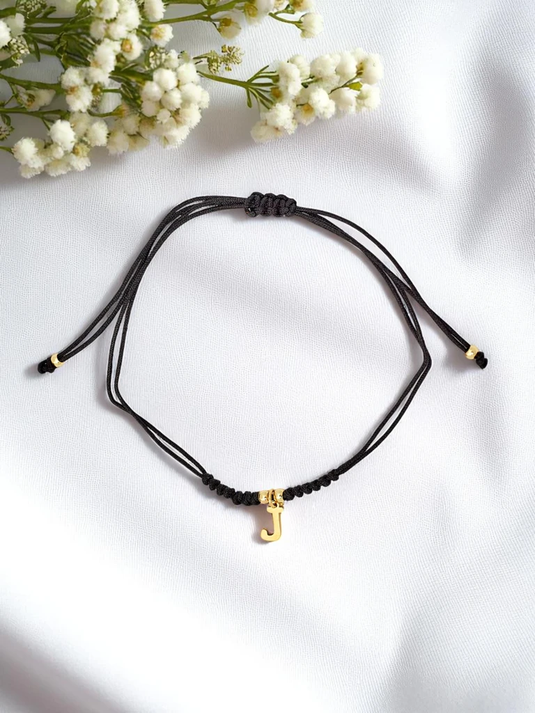 Дамска гривна с буквата J