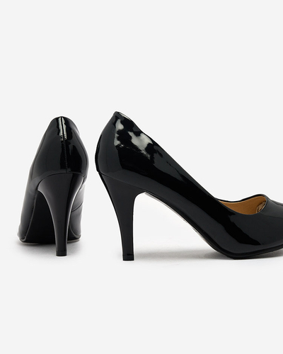 Royalfashion Черни лакирани обувки на ток Degonop
