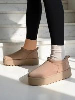 светлокафяв