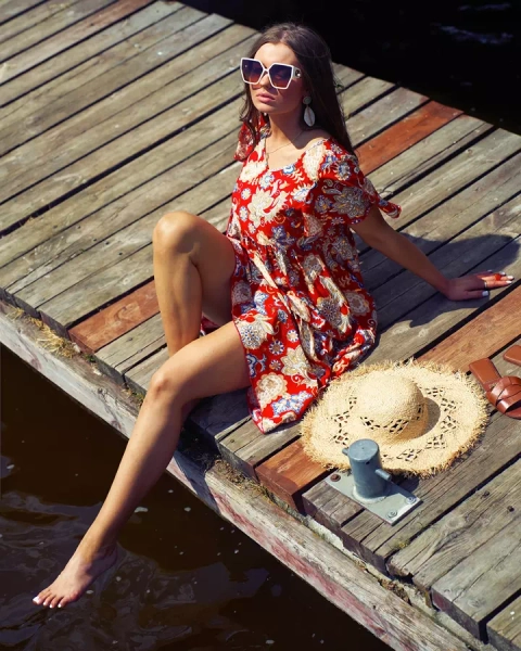 Royalfashion Червена дамска рокля с цветен десен