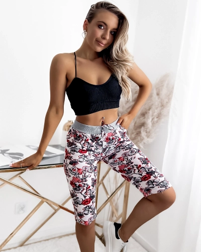 Wzorzyste spodenki damskie 3/4 w kolorze szaro-czerwonym PLUS SIZE - Odzież