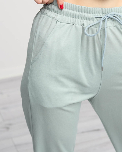 Miętowe dresy damskie z naszywką- Odzież