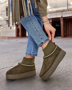 тъмнозелено