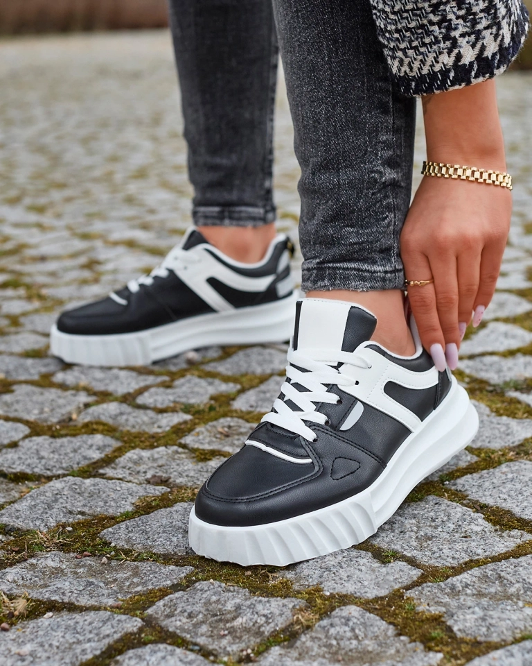 Черни дамски спортни обувки от екокожа с бели вложки Netiris - Обувки