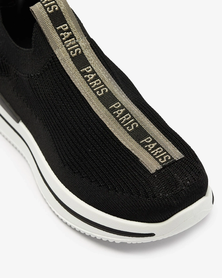 Дамски спортни обувки с надпис в черно Cerppa- Footwear