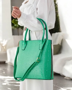 Тревно зелено || тъмнозелено