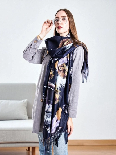 Granatowa chusta damska w piórka - Akcesoria 