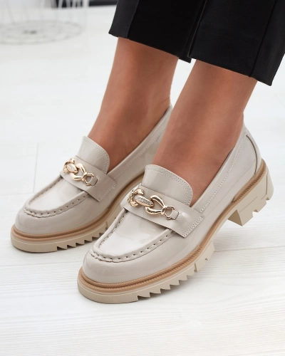 Бежови лакирани дамски мокасини с верижка Sotella - Обувки
