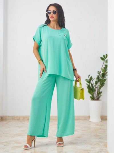 Royalfashion Женски комплект с къси ръкави, декоративно цвете и широки панталони