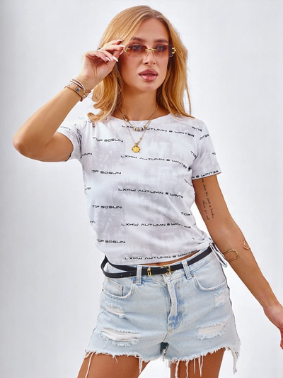 Royalfashion Дамска памучна тениска със странични връзки, надписи и блясък