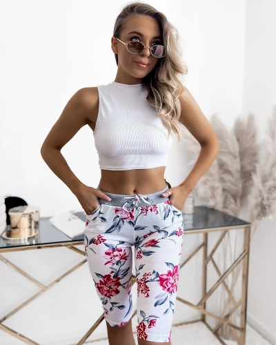 Biało- różowe spodenki damskie 3/4 z printem PLUS SIZE - Odzież