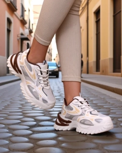 светлокафяв