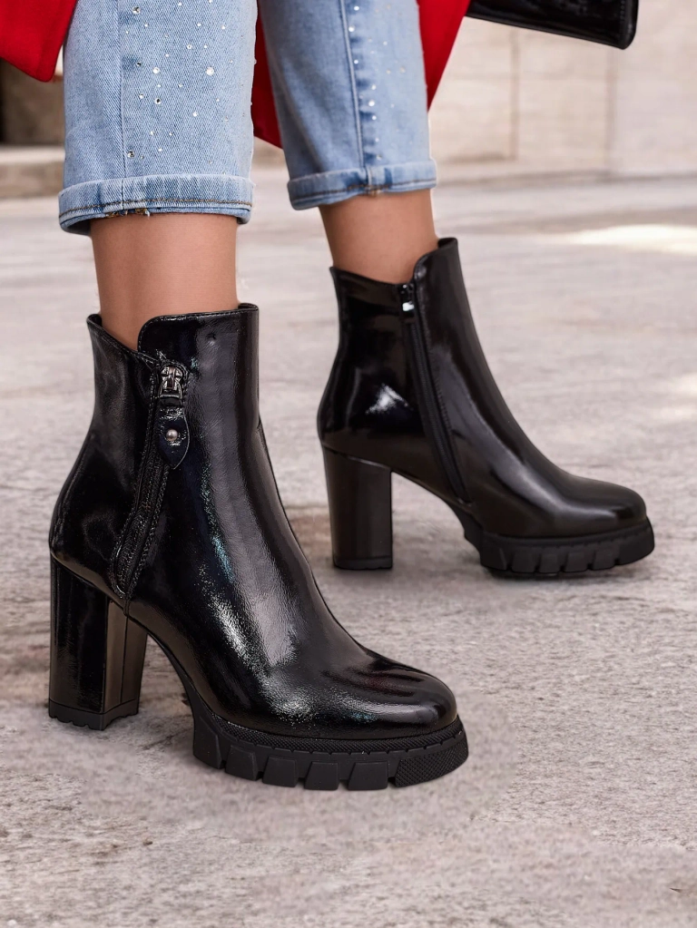 Патентни женски глезенови боти на Royalfashion на чекмедже Vemorro
