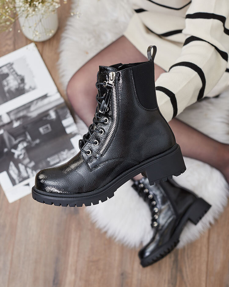 Royalfashion Черни дамски ботуши от еко кожа с лак Gaddaxa