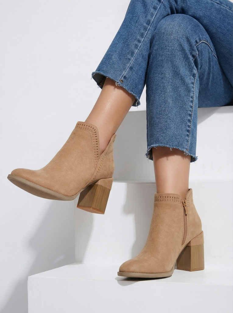 Дамски ботуши с висок ток на Royalfashion модел Vettot